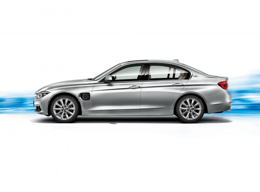  BMW 330e (F30) 2016 года  (WW) (фото 13 из 40)